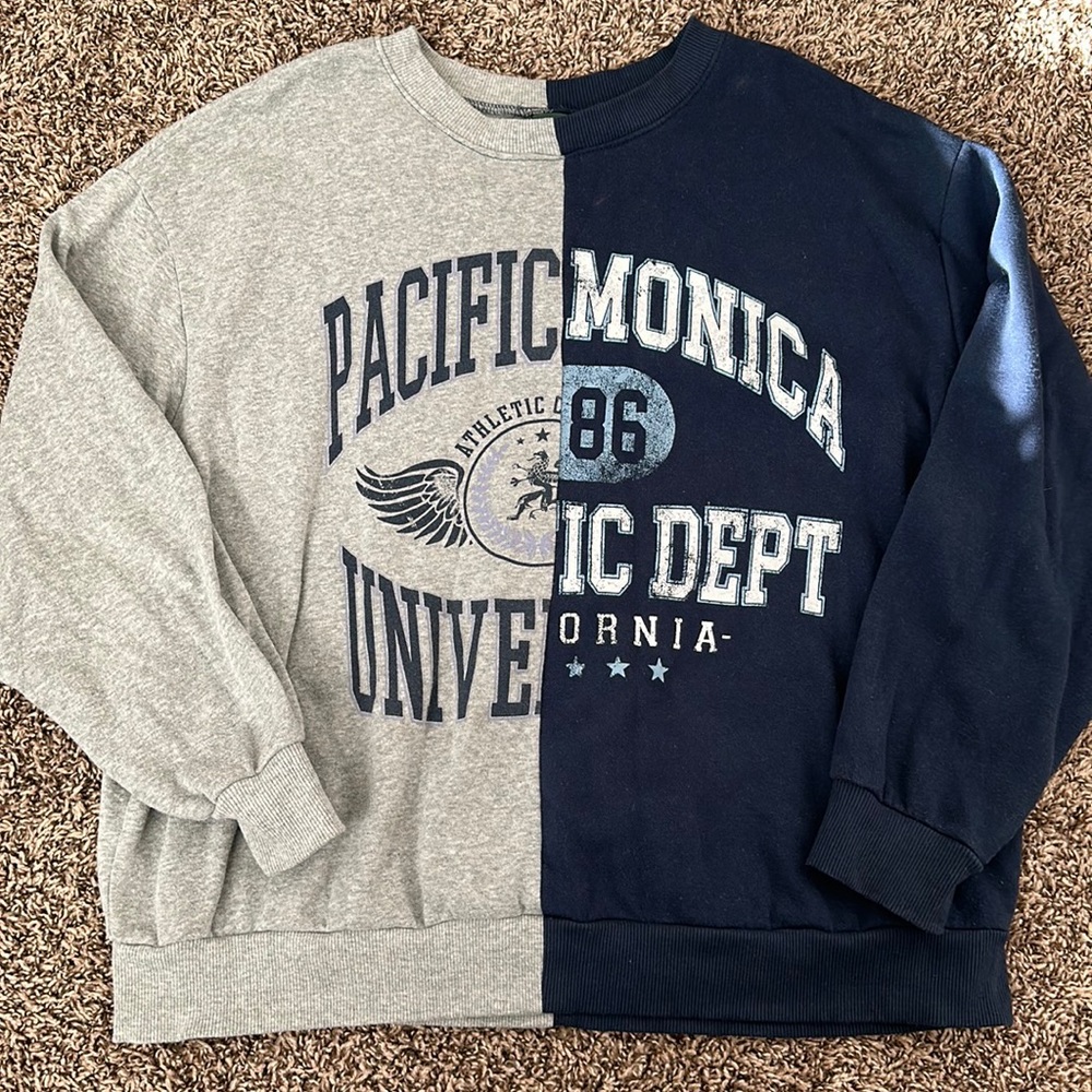 Women’s crewneck sweater